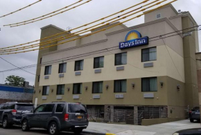  Days Inn by Wyndham Brooklyn Marine Park  Бруклин